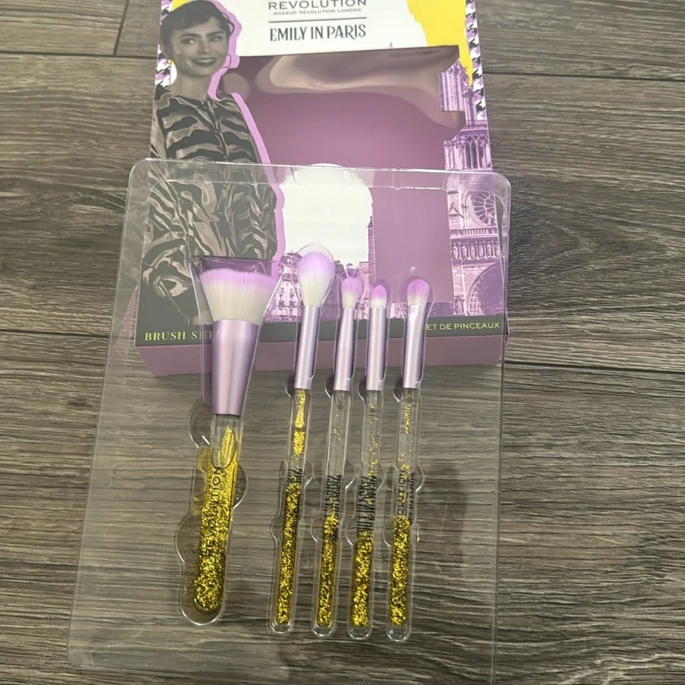 EMILY IN PARIS MAKEUP BRUSH SET
